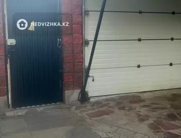 9-комнатный дом, 3 соток, 300 м², Посуточно