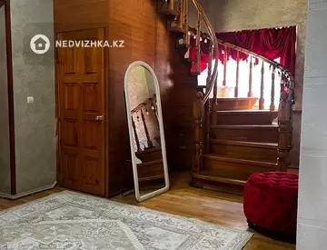 9-комнатный дом, 3 соток, 300 м², Посуточно