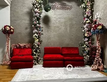 9-комнатный дом, 3 соток, 300 м², По часам