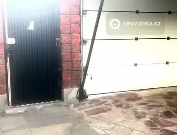 9-комнатный дом, 4 соток, 300 м², На длительный срок