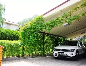 7-комнатный дом, 6.5 соток, 300 м², На длительный срок