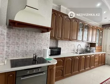 3-комнатная квартира, этаж 4 из 14, 145 м²