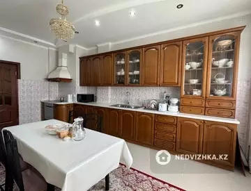 3-комнатная квартира, этаж 4 из 14, 145 м²