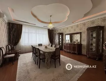 3-комнатная квартира, этаж 4 из 14, 145 м²