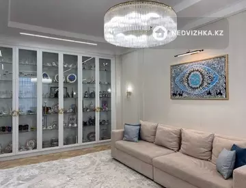 3-комнатная квартира, этаж 4 из 12, 100 м²