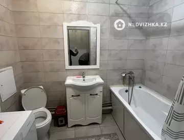 1-комнатная квартира, этаж 6 из 10, 38 м², Посуточно