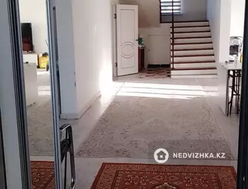 6-комнатный дом, 7.5 соток, 273 м²