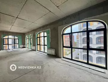 4-комнатная квартира, этаж 4 из 7, 140 м²