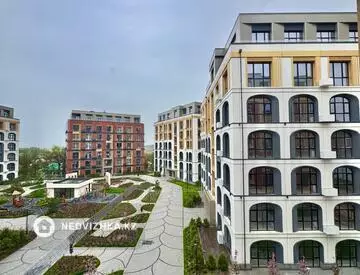 4-комнатная квартира, этаж 4 из 7, 140 м²
