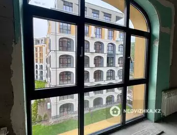 4-комнатная квартира, этаж 4 из 7, 140 м²