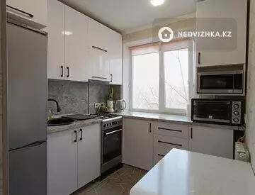 2-комнатная квартира, этаж 3 из 5, 48 м²