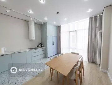 3-комнатная квартира, этаж 4 из 9, 100 м²