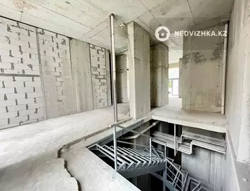 Помещение, этаж 1 из 15, 240 м²