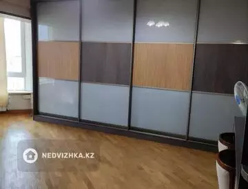 3-комнатная квартира, этаж 12 из 14, 175 м², На длительный срок