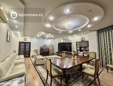 5-комнатная квартира, этаж 4 из 9, 286 м²