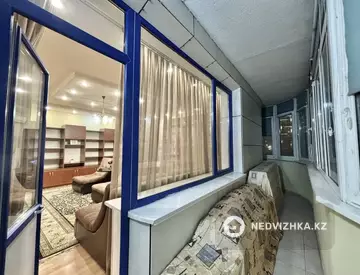 5-комнатная квартира, этаж 4 из 9, 286 м²