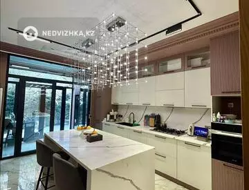 4-комнатная квартира, этаж 1 из 3, 194 м²