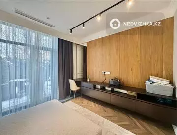 4-комнатная квартира, этаж 1 из 3, 194 м²