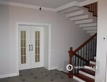 6-комнатный дом, 10 соток, 475 м²