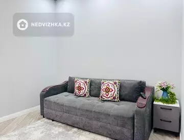 1-комнатная квартира, этаж 4 из 12, 46 м², Посуточно