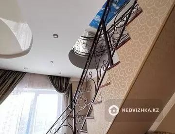 7-комнатный дом, 10 соток, 300 м², На длительный срок
