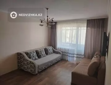 1-комнатная квартира, этаж 3 из 6, 38 м², На длительный срок
