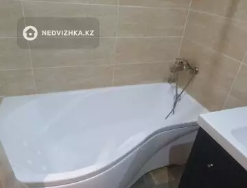 4-комнатная квартира, этаж 9 из 10, 79 м²
