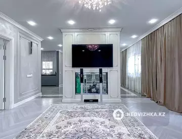 4-комнатная квартира, этаж 7 из 13, 200 м²