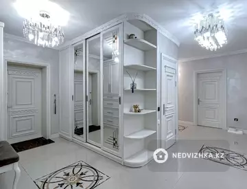 4-комнатная квартира, этаж 7 из 13, 200 м²