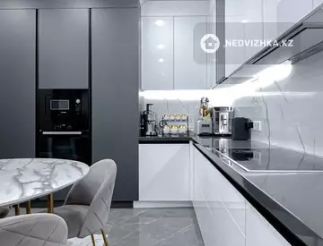 4-комнатная квартира, этаж 7 из 13, 200 м²