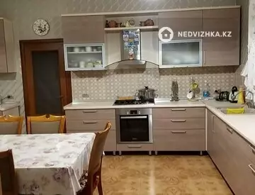 6-комнатный дом, 8 соток, 233 м²