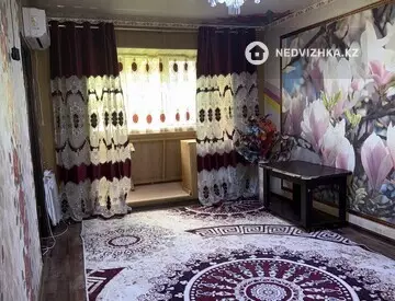 3-комнатная квартира, этаж 3 из 4, 58 м², На длительный срок