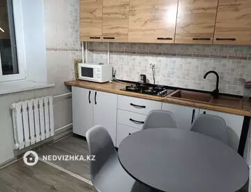 2-комнатная квартира, этаж 2 из 5, 50 м², На длительный срок