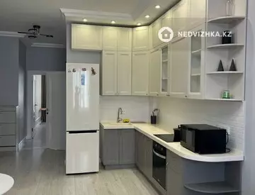 2-комнатная квартира, этаж 3 из 3, 49 м², На длительный срок