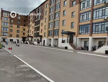 2-комнатная квартира, этаж 3 из 5, 51 м²