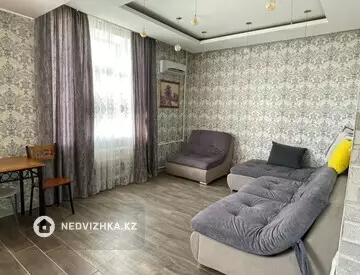 2-комнатная квартира, этаж 3 из 3, 54 м², На длительный срок