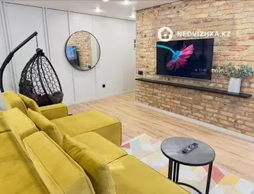 2-комнатная квартира, этаж 2 из 17, 76 м², Посуточно