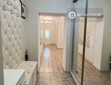 4-комнатная квартира, этаж 8 из 42, 142 м²