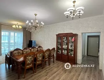 4-комнатная квартира, этаж 8 из 42, 142 м²