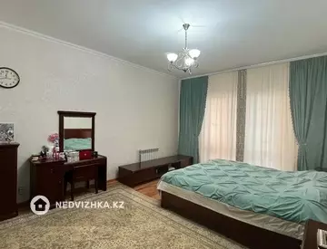 4-комнатная квартира, этаж 8 из 42, 142 м²