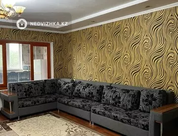 2-комнатная квартира, этаж 4 из 5, 55 м²