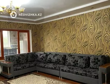 2-комнатная квартира, этаж 4 из 5, 55 м²