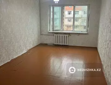 2-комнатная квартира, этаж 4 из 5, 60 м²