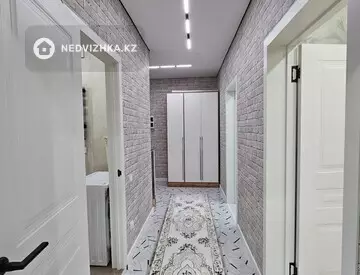 2-комнатная квартира, этаж 10 из 12, 56 м², На длительный срок