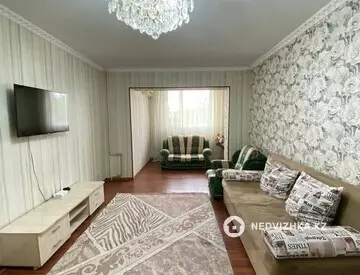 2-комнатная квартира, этаж 4 из 5, 60 м²