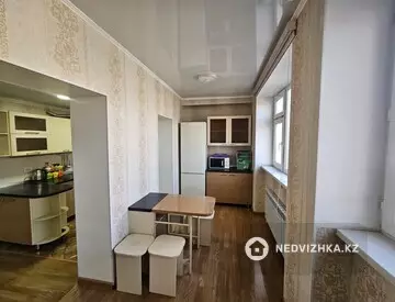 2-комнатная квартира, этаж 3 из 4, 60 м²