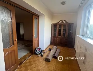 3-комнатная квартира, этаж 4 из 5, 70 м²