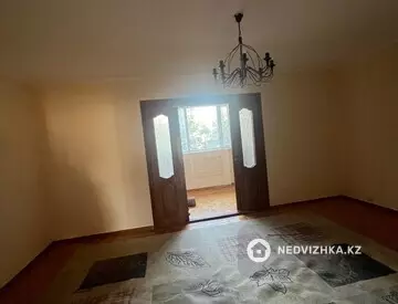 3-комнатная квартира, этаж 4 из 5, 70 м²