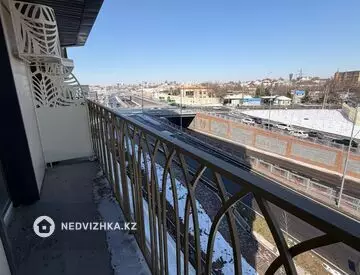 2-комнатная квартира, этаж 4 из 12, 64 м²