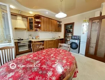 3-комнатная квартира, этаж 8 из 17, 110 м²